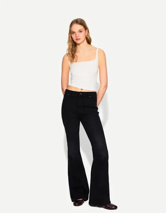 Топ на тонких бретельках bershka
