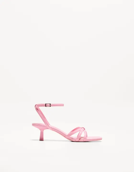 Босоножки на каблуке с ремешками