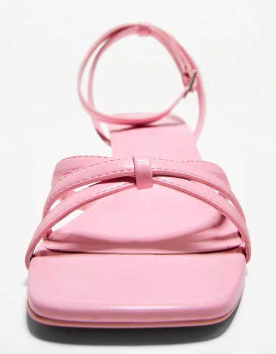 Босоножки на каблуке с ремешками