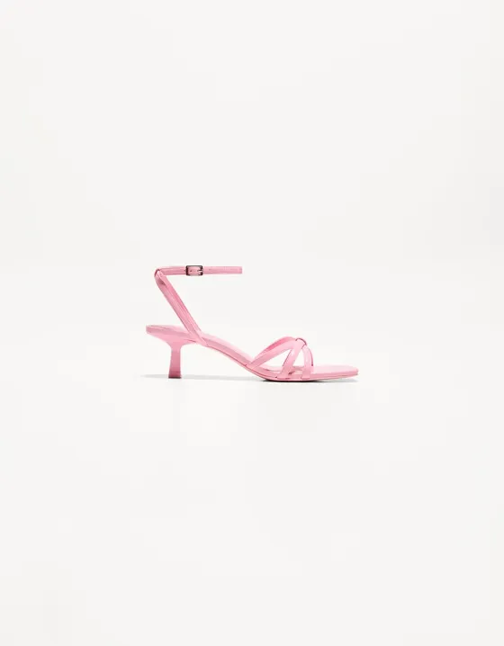 Босоножки на каблуке с ремешками