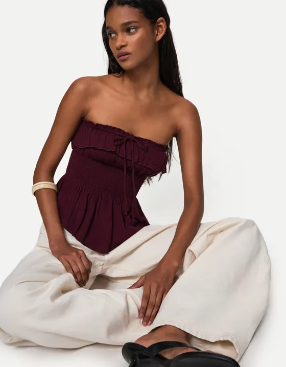 Топ-бандо из рельефной ткани с воланом