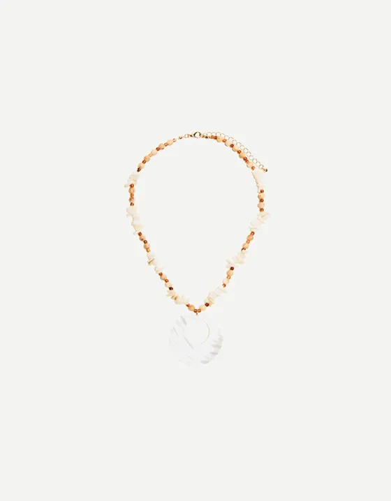 Бусы с овальной подвеской