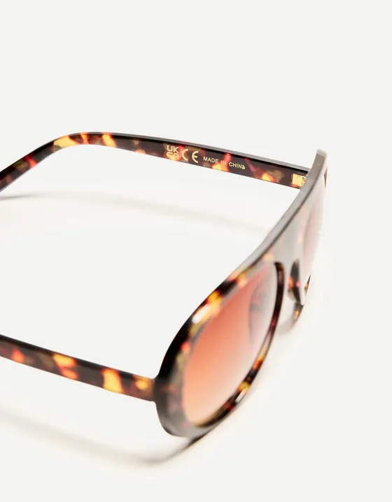 Очки в пластмассовой оправе