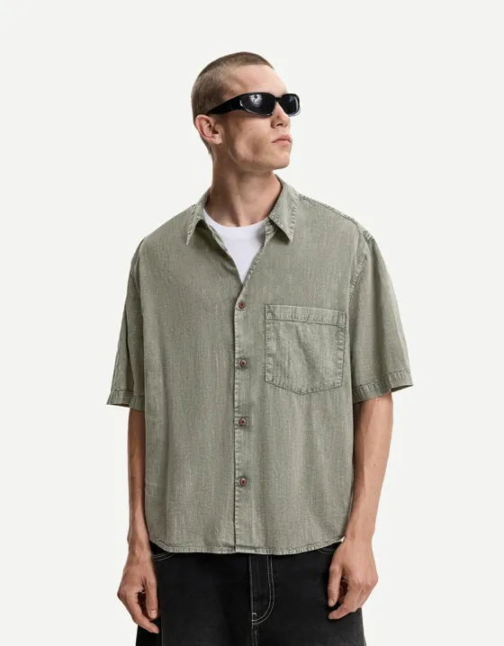 Рубашка геометрического кроя с короткими рукавами