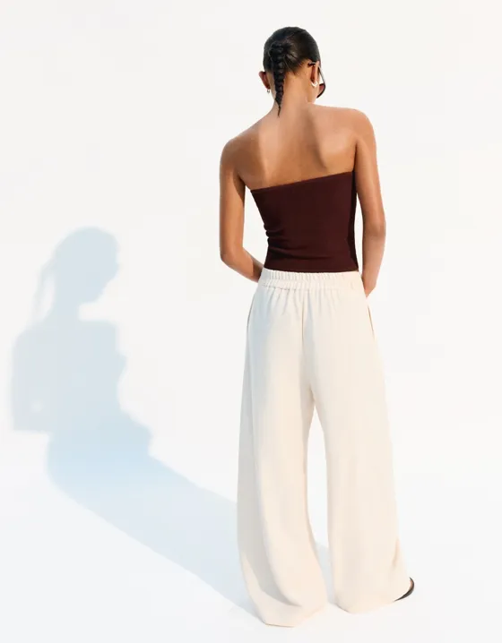 Брюки из струящейся ткани с широкими штанинами и складками