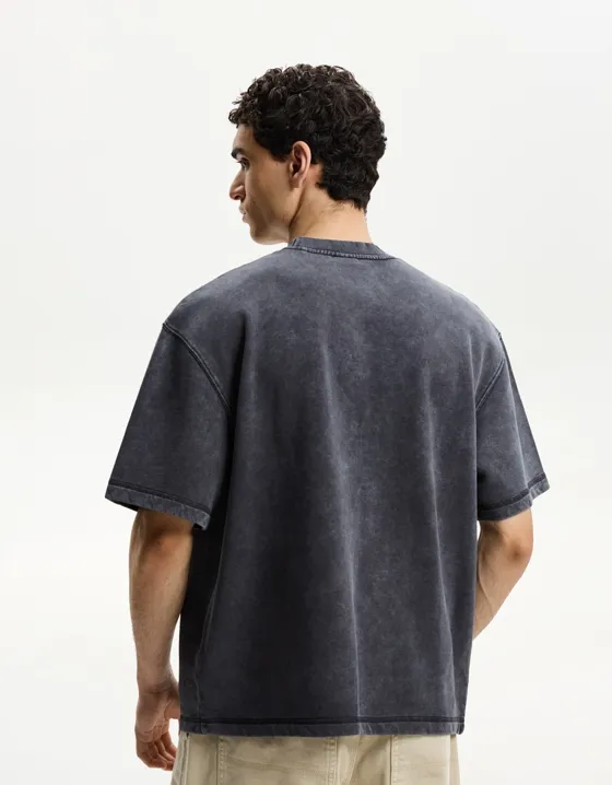 Футболка из мягкой ткани с короткими рукавами и вышивкой