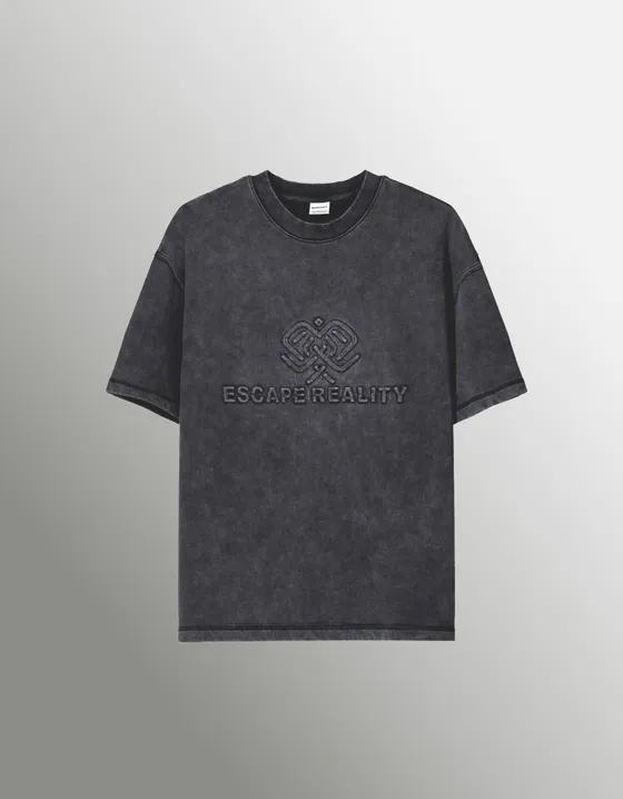 Футболка из мягкой ткани с короткими рукавами и вышивкой