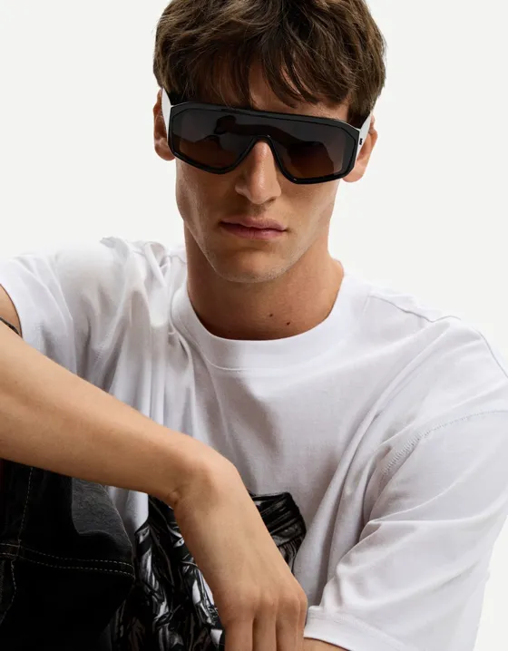 Солнцезащитные очки в пластмассовой оправе