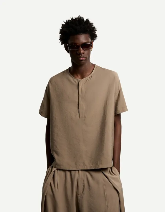 Рубашка оверсайз из струящейся ткани с короткими рукавами
