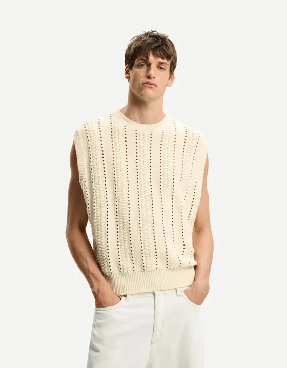 Трикотажный жилет с ажурным узором