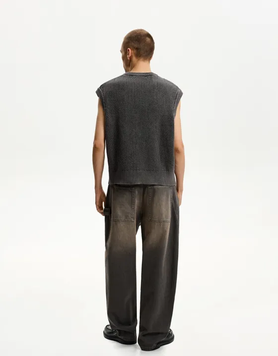 Жилет с вафельным узором и эффектом потертости