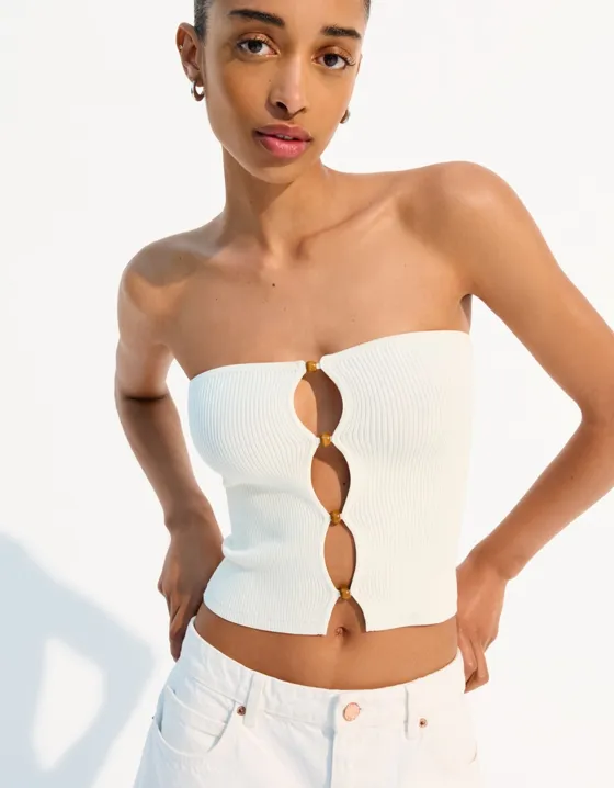 Топ бандо с вырезами