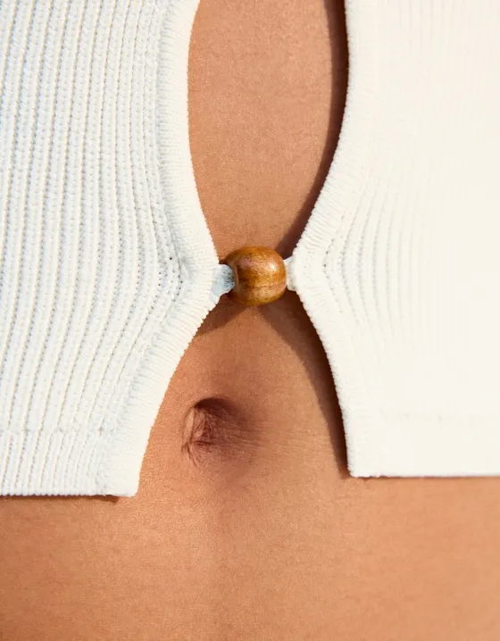 Топ бандо с вырезами