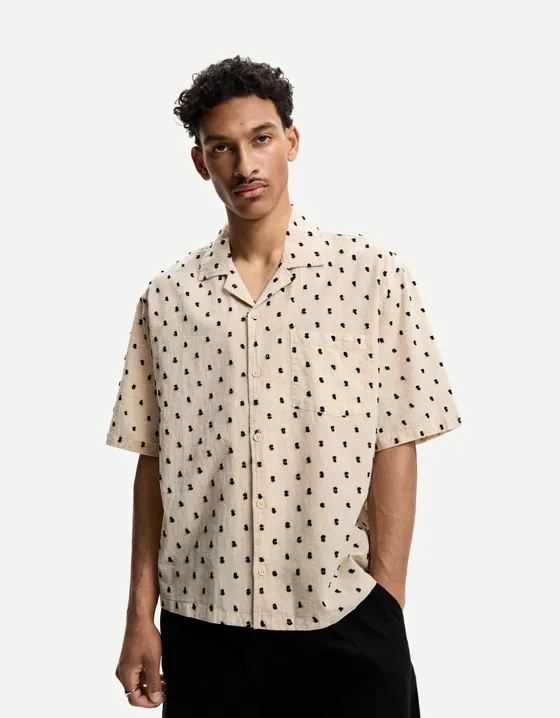 Рубашка с короткими рукавами и вышивкой