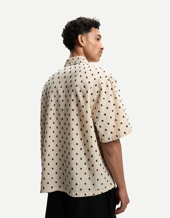 Рубашка с короткими рукавами и вышивкой