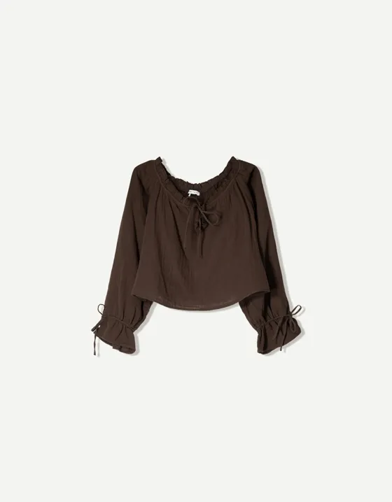 Блуза с открытыми плечами и завязками