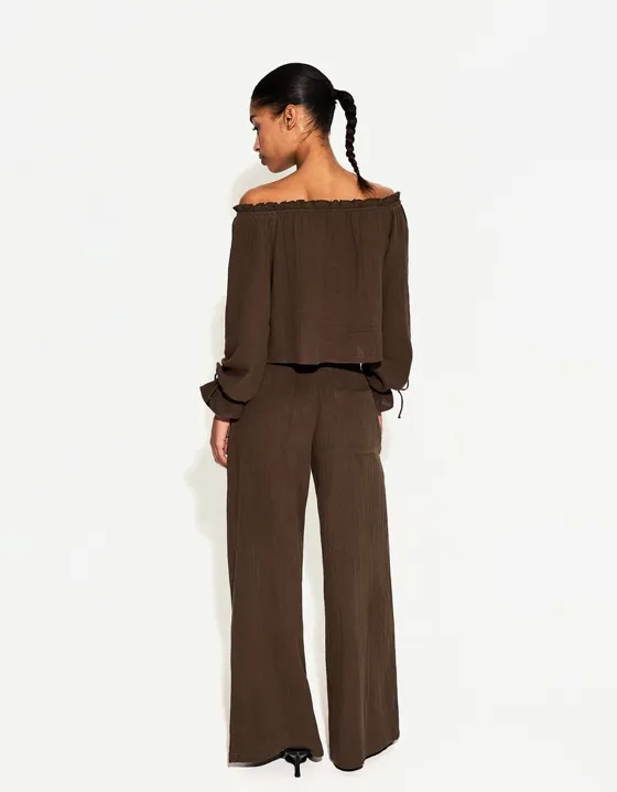 Блуза с открытыми плечами и завязками