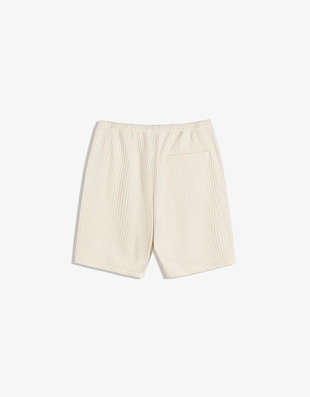 Off white|8435/662 - Bershka Шорты со складками в стиле скейтер