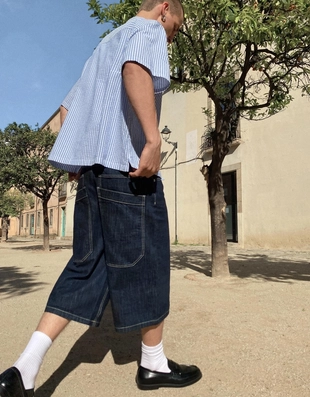 Джинсовые шорты объемного свободного кроя- Заказать в России