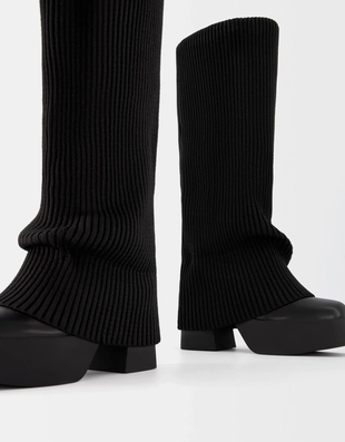 Сапоги с эластичным голенищем на высоком каблуке и платформе- Заказать в России