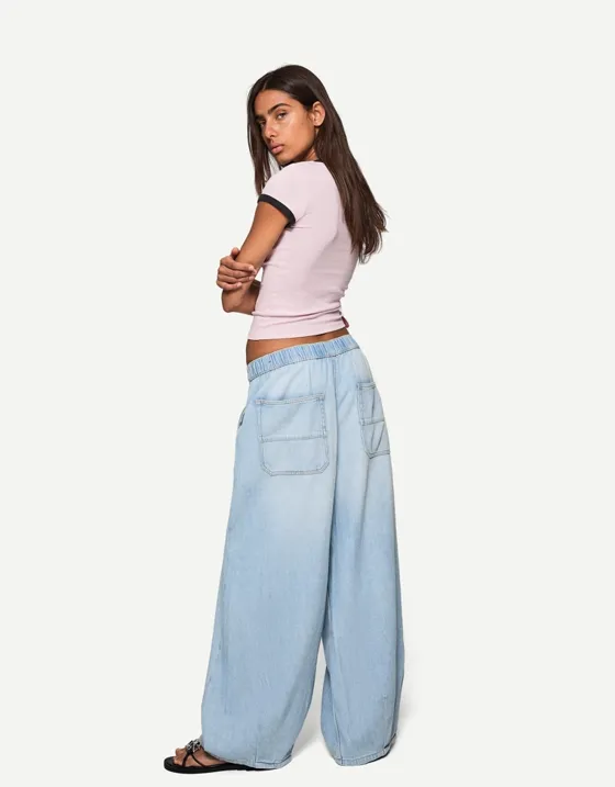 Джинсы barrel с эластичным поясом