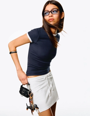 Футболка с контрастными деталями- Заказать в России